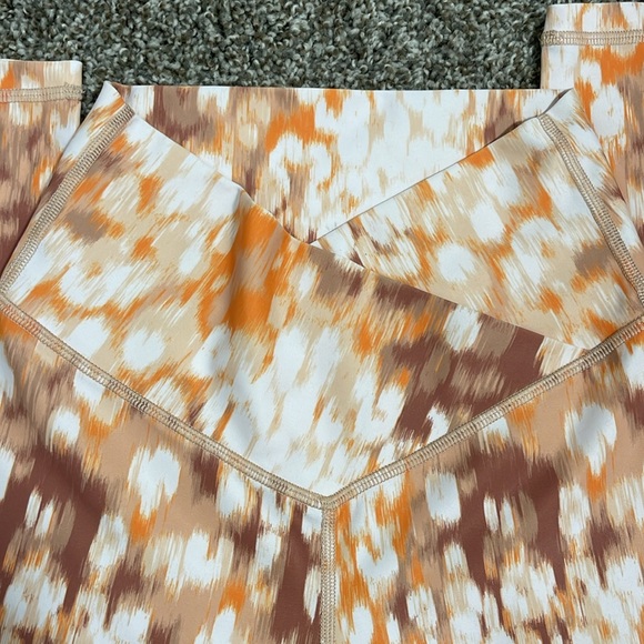 Soft patterned yoga pants - Picture 3 of 5